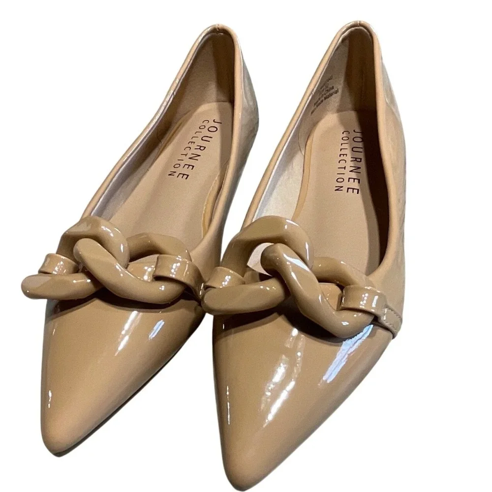 Journee Collection Flats Women‎ 5.5 Tan Patent Pointed Toe Chain Detail Slip On
